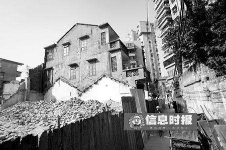 鰲洲外街37號(hào)房主成為南華西拆遷改造中唯一的“釘子戶”，危改辦協(xié)商未果只好提請(qǐng)仲裁。